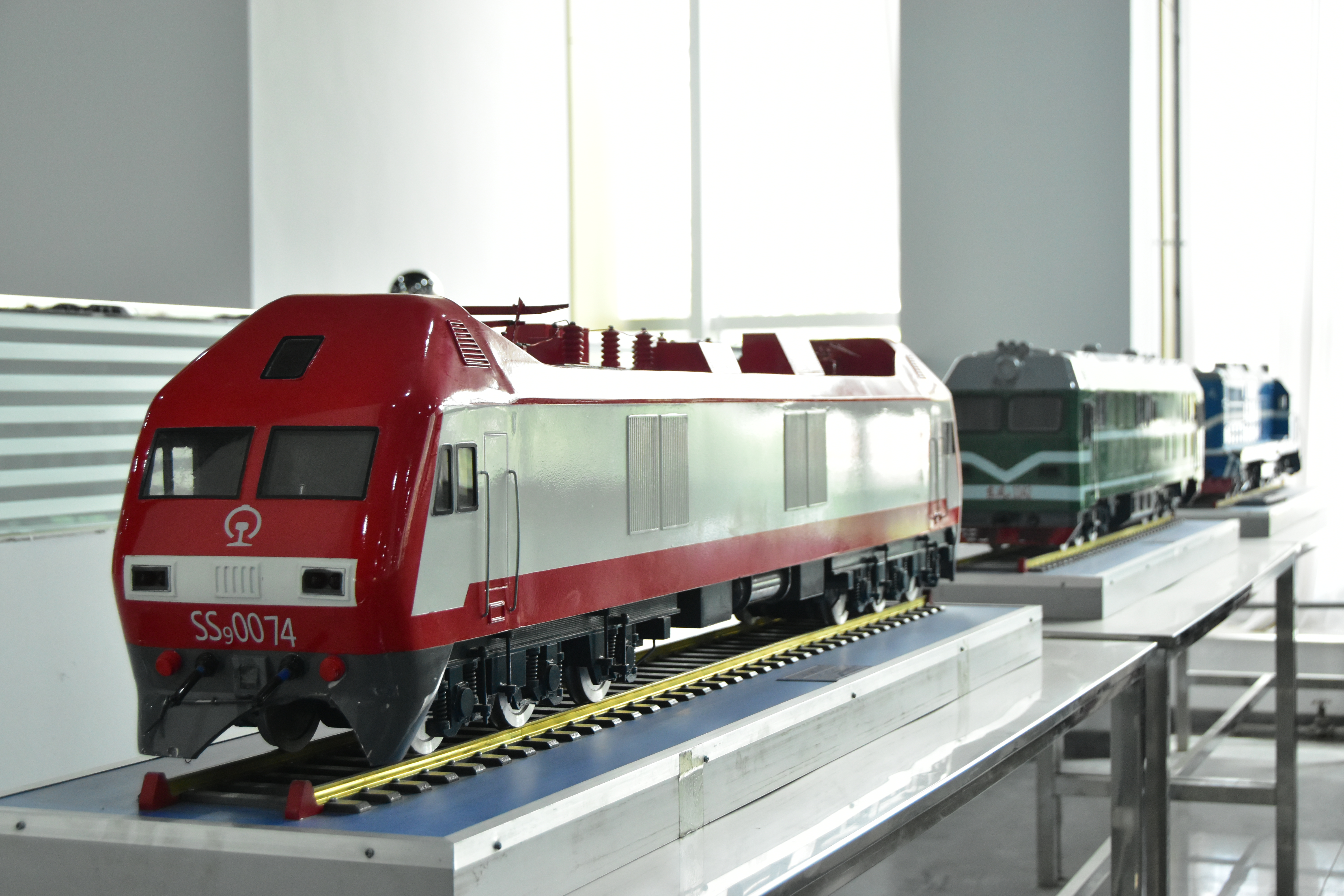 甘肃秦陇技工学校告诉你动车，火车和高铁有什么区别？